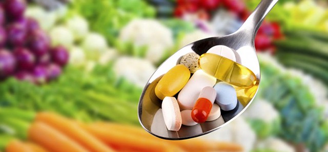 There are many vitamins found in food that can help reduce and prevent acne.